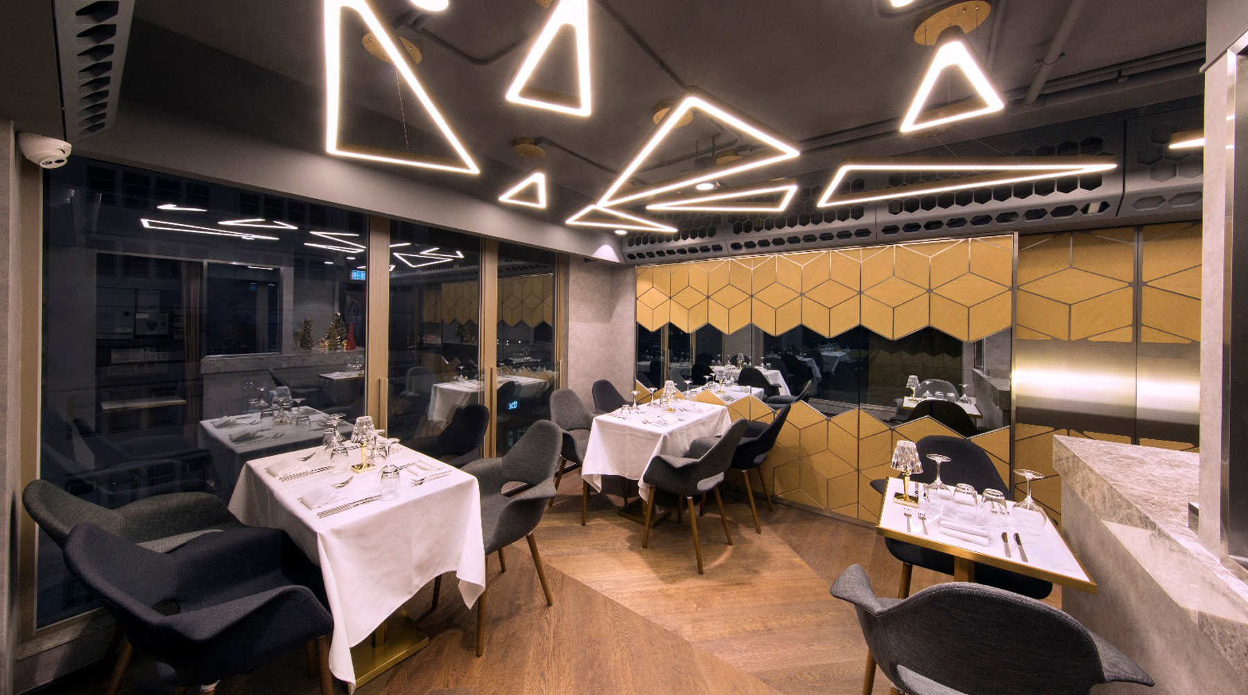 Q-DINING at No.129 Queen’s Road Central, Central, Hong Kong 